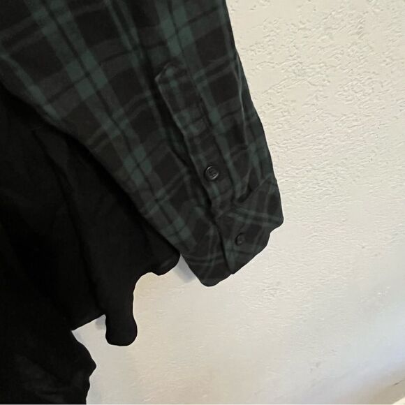 Women's Beach Lunch Lounge Green & Black Plaid Button Down Shirt - Picture 7 of 8